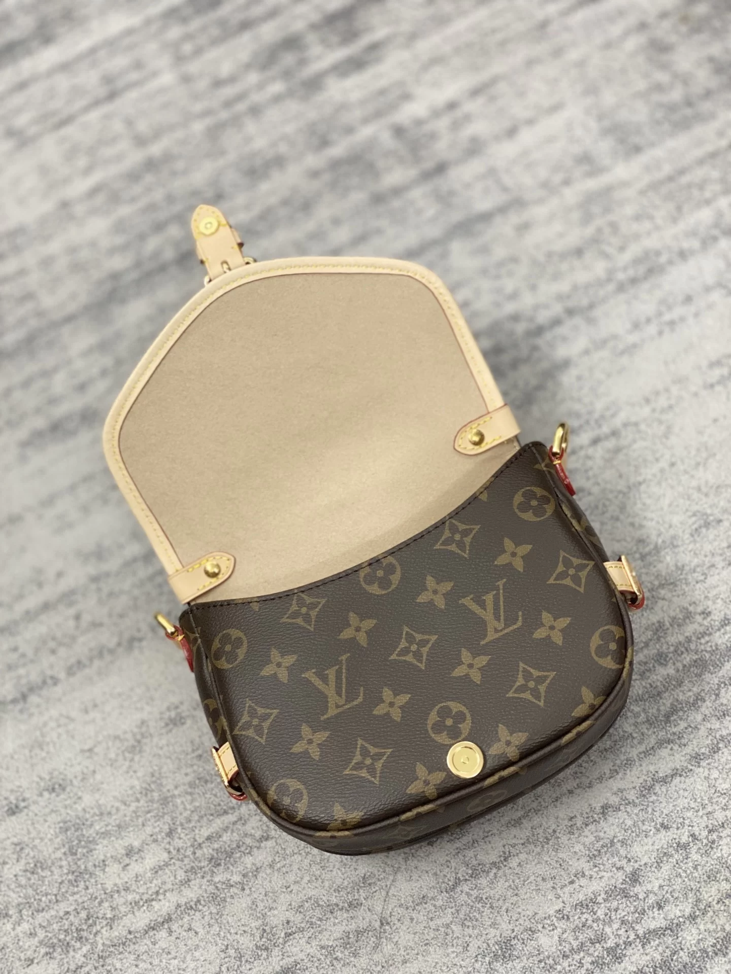 be932e885bea131ee32b96803b8f1bc